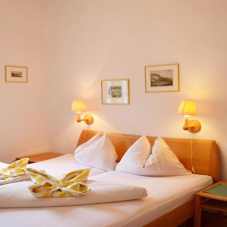 Hotel Seehof Maria Woerth Ngoại thất bức ảnh