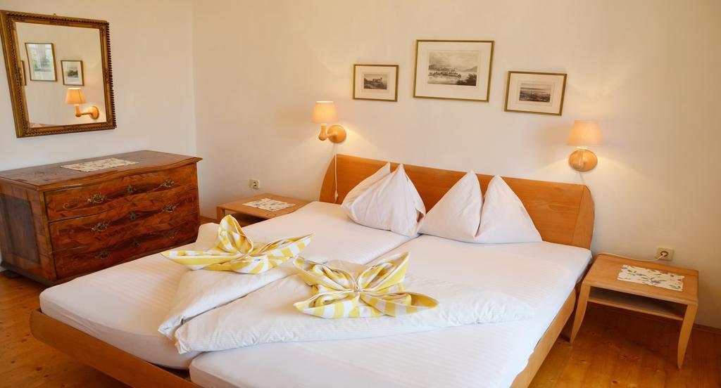 Hotel Seehof Maria Woerth Ngoại thất bức ảnh